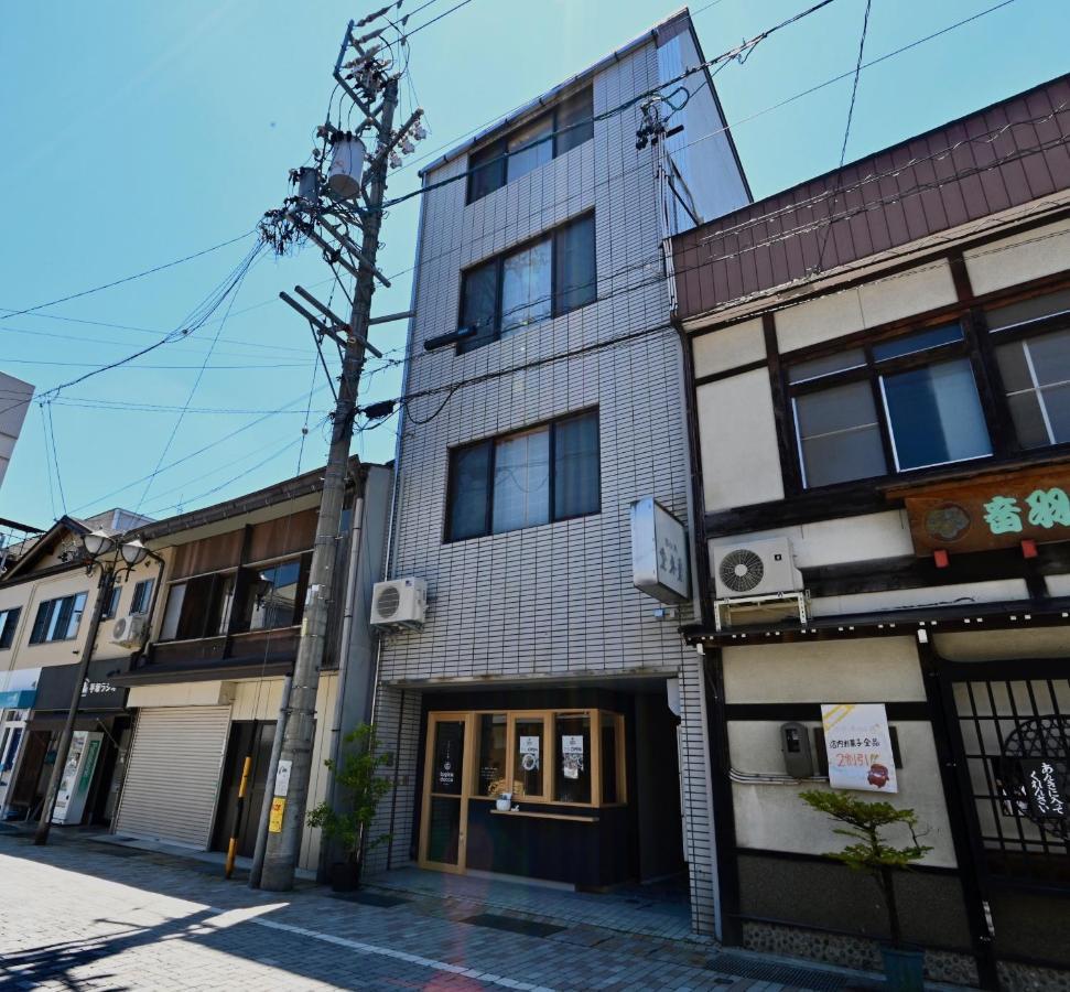 Manabi-Stay Takayama Sakura 提携駐車場利用可 古い町並みまで徒歩1分 最大9名宿泊可能な一等地で人工温泉を楽しむ 外观 照片